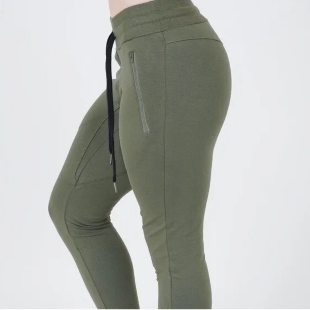 NWT Rokwolf Woman's Workout Lounge
Jogger Essentials Burnt Olive Green
Sz M SOFT